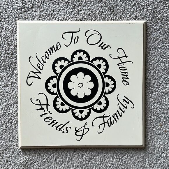 Ladybird “Welcome To Our Home Friends & Family” Wooden Sign! - Picture 4 of 4